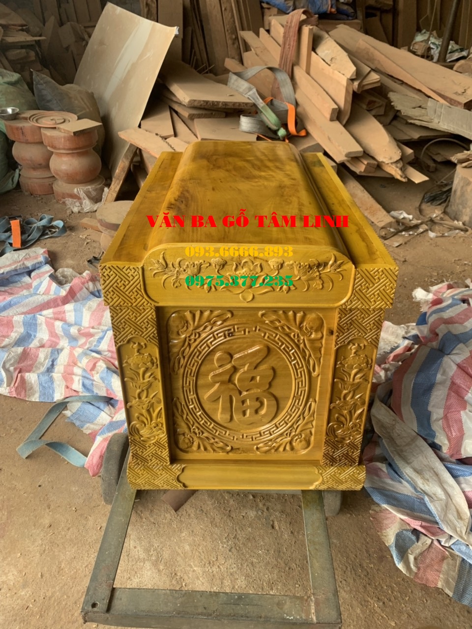 Quách gỗ vàng tâm